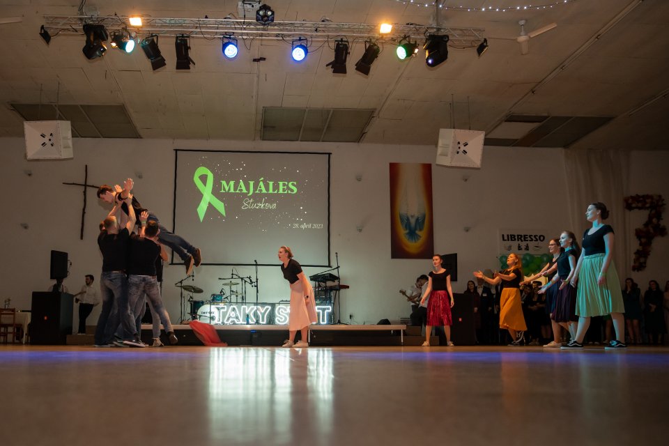 Majales-38