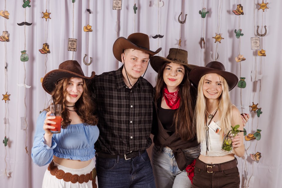 UpeCe western-135.jpg