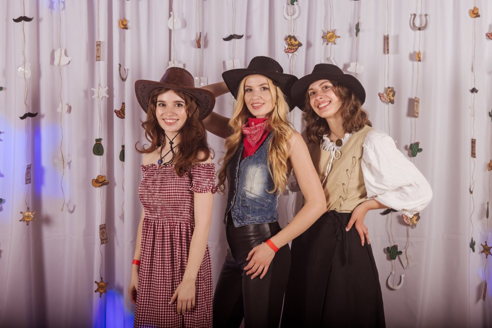UpeCe western-34.jpg
